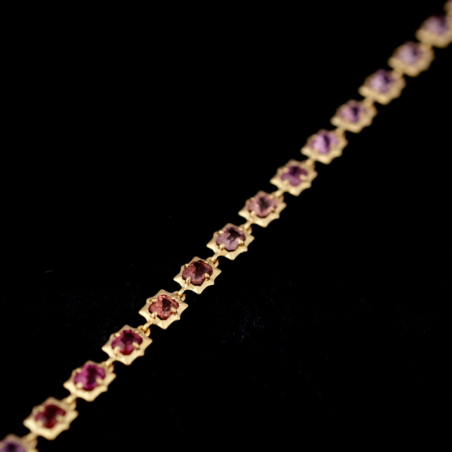 สร้อยข้อมือสปิเนลหลากสีในทองคำเหลือง 18k
